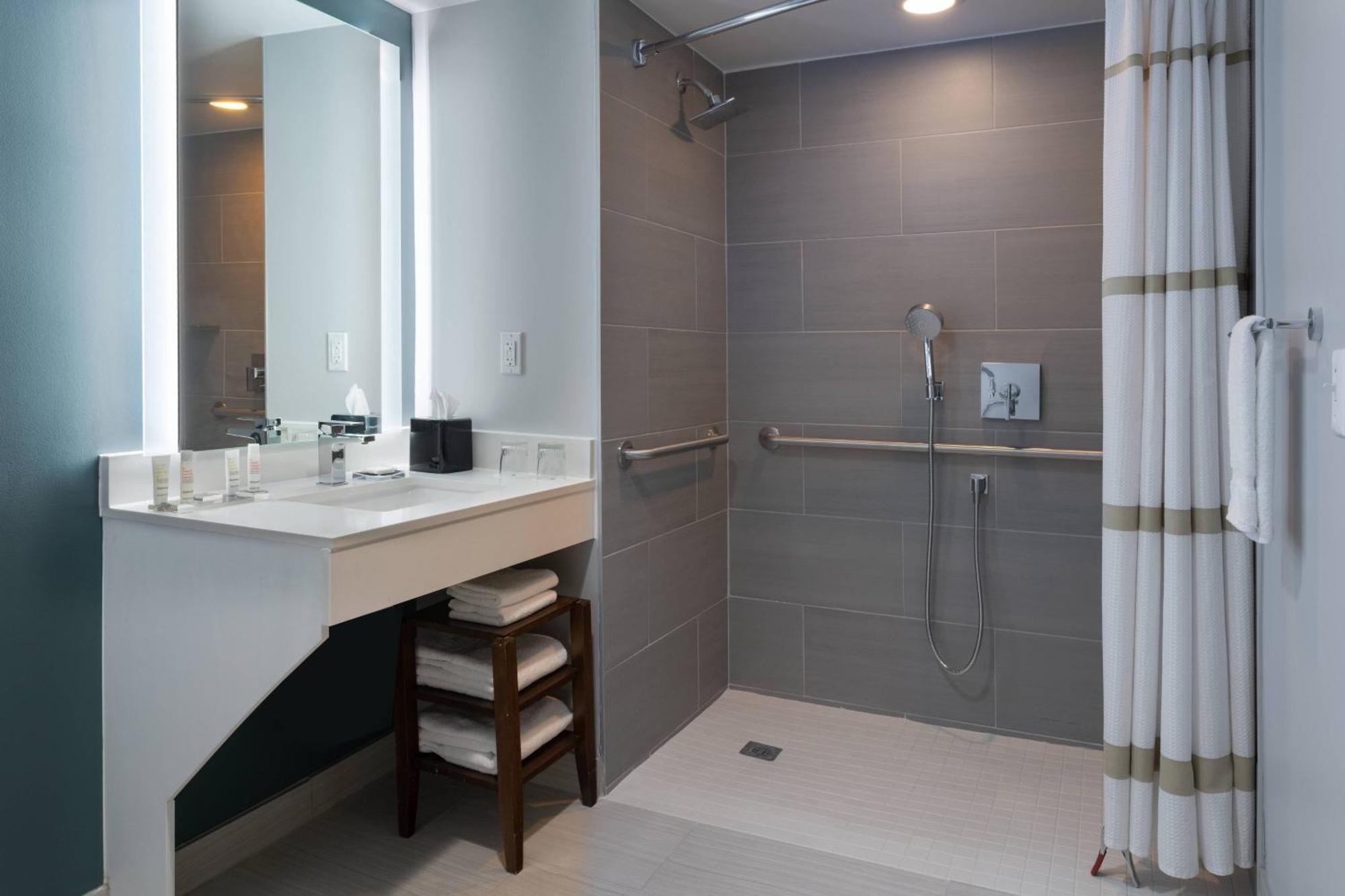 แมริออท กรีนส์โบโร ดาวน์ทาวน์ Hotel ภายนอก รูปภาพ