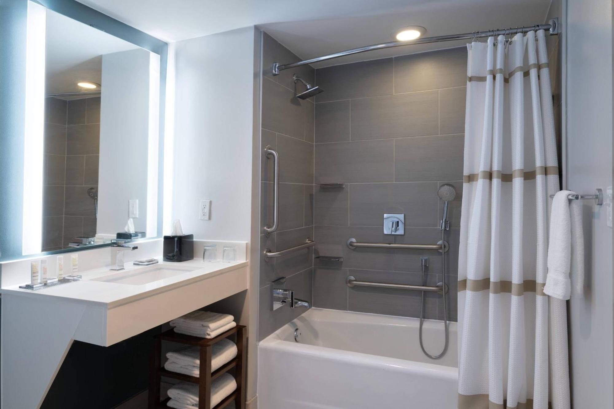 แมริออท กรีนส์โบโร ดาวน์ทาวน์ Hotel ภายนอก รูปภาพ