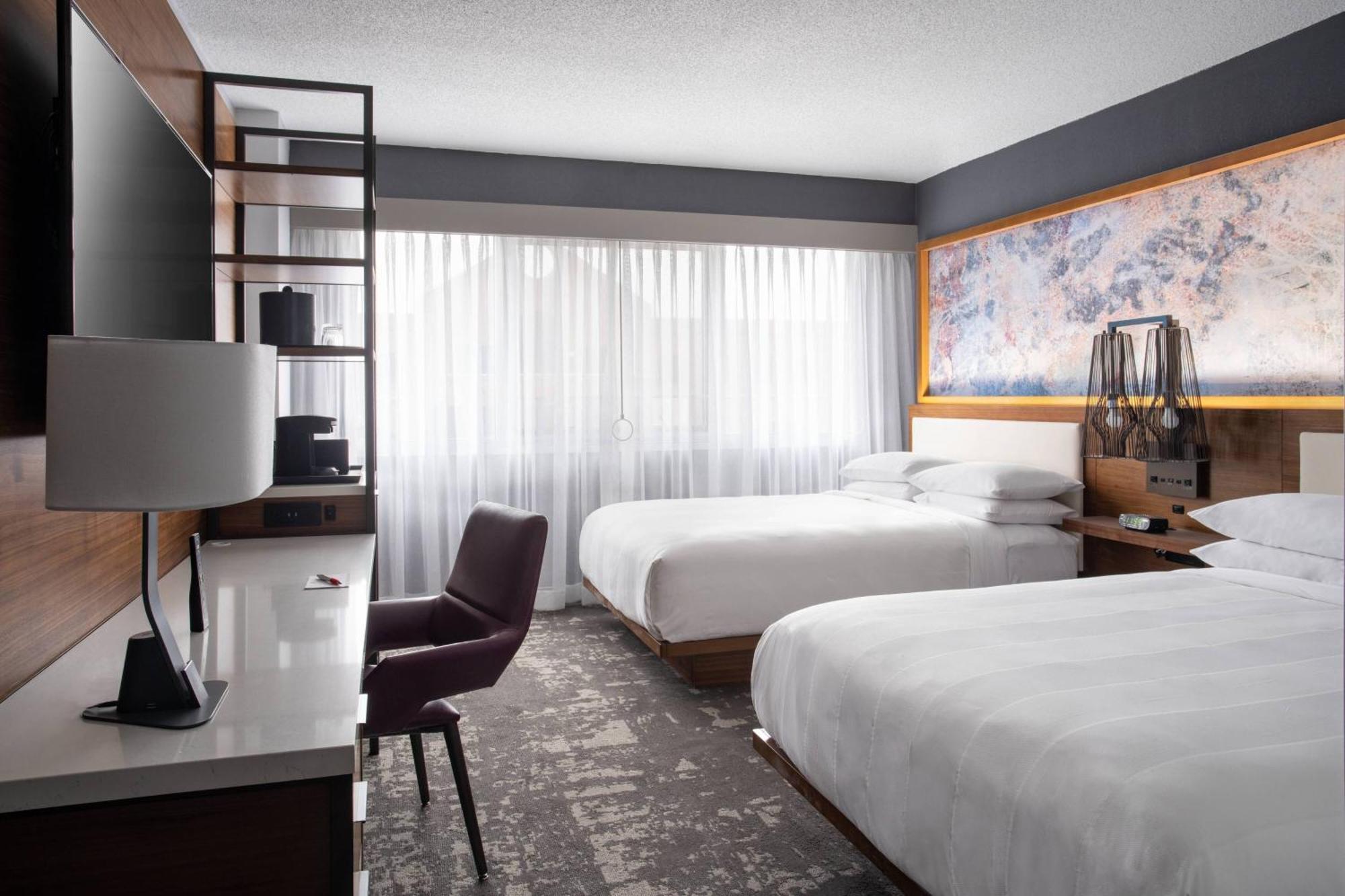 แมริออท กรีนส์โบโร ดาวน์ทาวน์ Hotel ภายนอก รูปภาพ