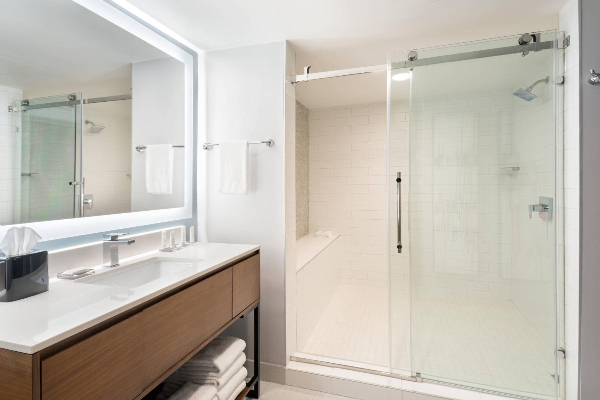 แมริออท กรีนส์โบโร ดาวน์ทาวน์ Hotel ภายนอก รูปภาพ