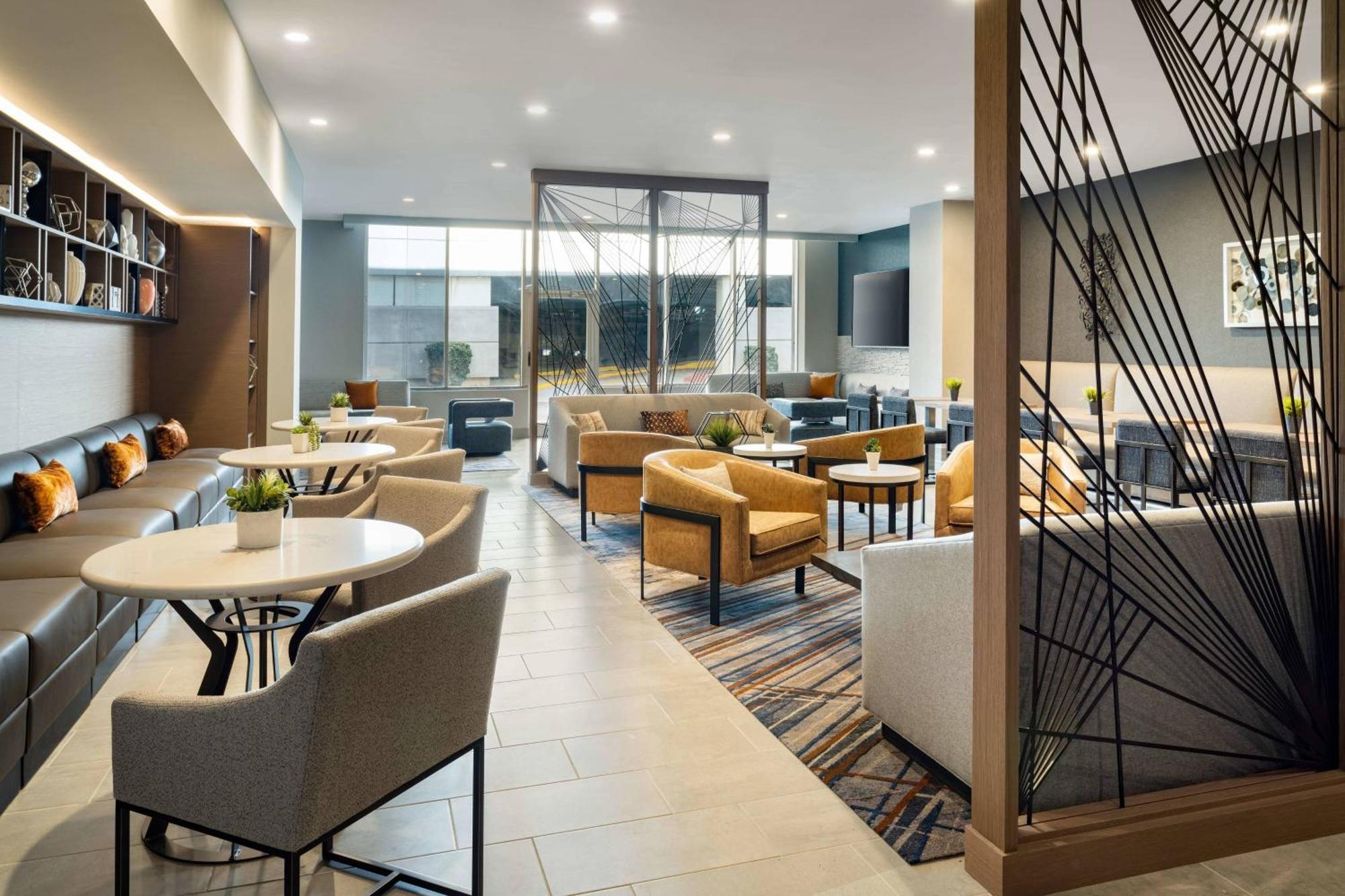 แมริออท กรีนส์โบโร ดาวน์ทาวน์ Hotel ภายนอก รูปภาพ